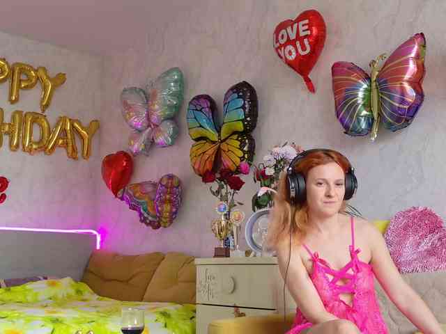 ladybigsmile Live Webcam on BongaCams