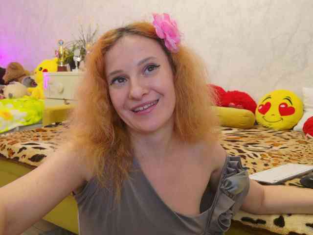 ladybigsmile Live Webcam on BongaCams