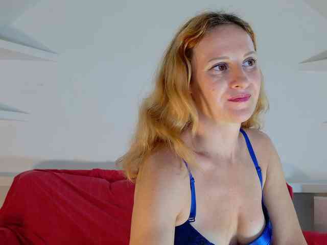 ladybigsmile webcam