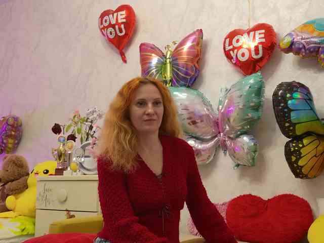ladybigsmile Live Webcam on BongaCams