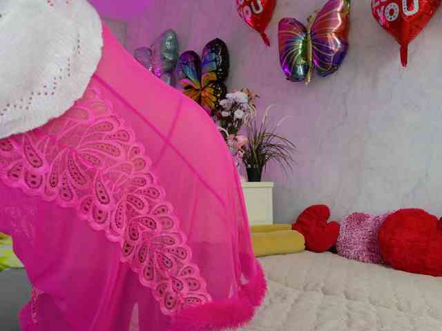 ladybigsmile Live Webcam on BongaCams