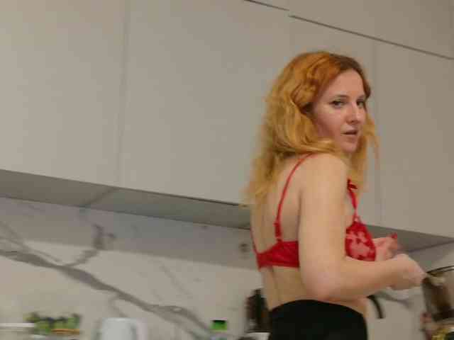 ladybigsmile Live Webcam on BongaCams