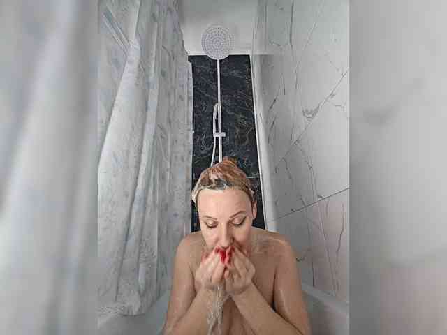 ladybigsmile Live Webcam on BongaCams