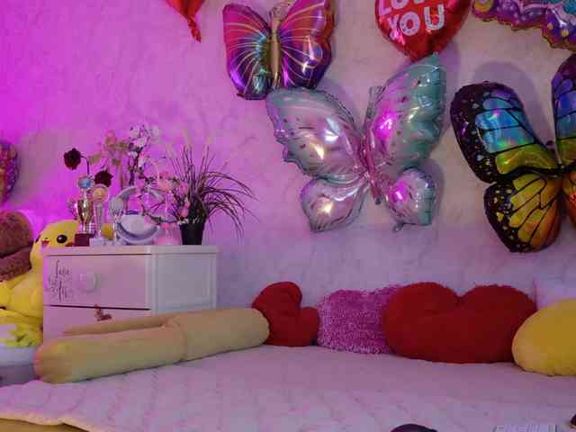 ladybigsmile Live Webcam on BongaCams