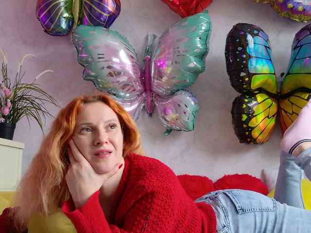 ladybigsmile Live Webcam on BongaCams