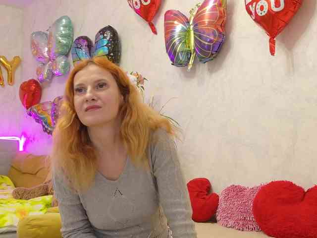 ladybigsmile Live Webcam on BongaCams