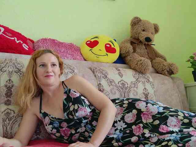 ladybigsmile webcam