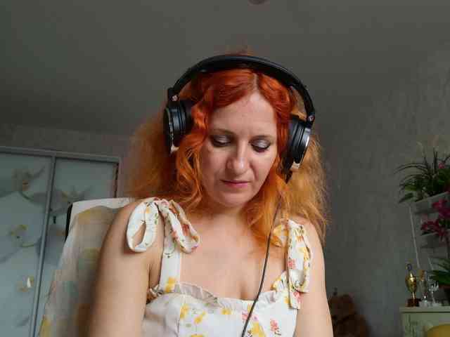 ladybigsmile Live Webcam on BongaCams