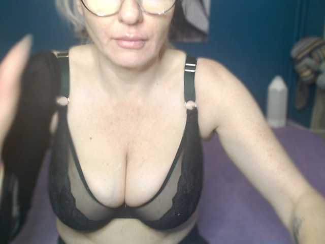 NADINNNE's BongaCams show and profile