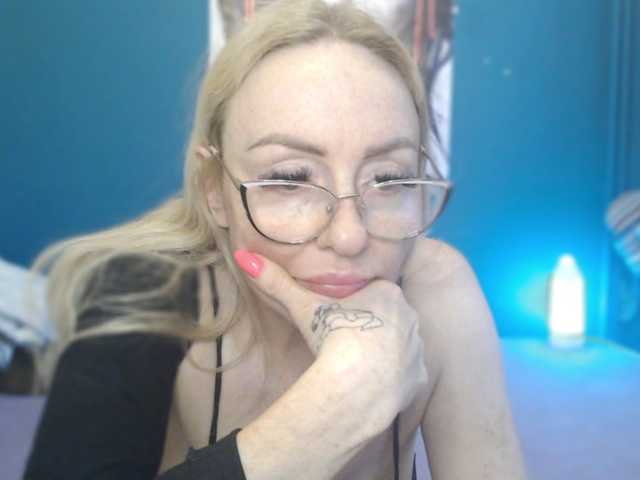NADINNNE's BongaCams show and profile
