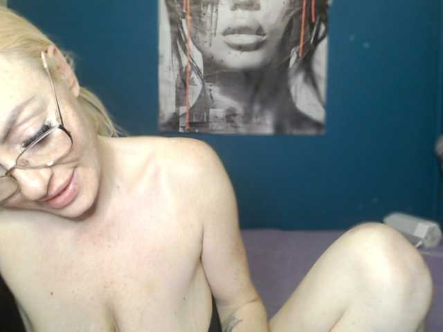 NADINNNE's BongaCams show and profile