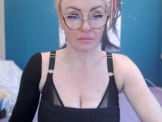 NADINNNE's BongaCams show and profile