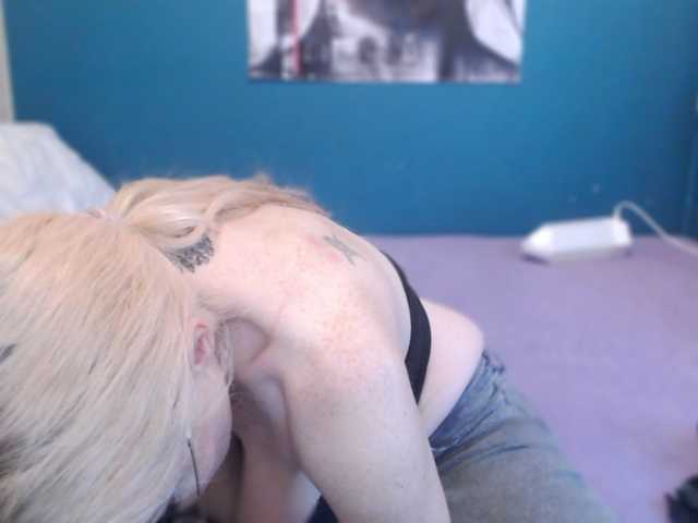 NADINNNE's BongaCams show and profile