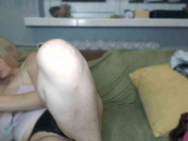 NADINNNE webcam