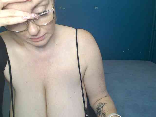 NADINNNE webcam