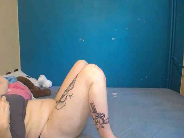 NADINNNE webcam
