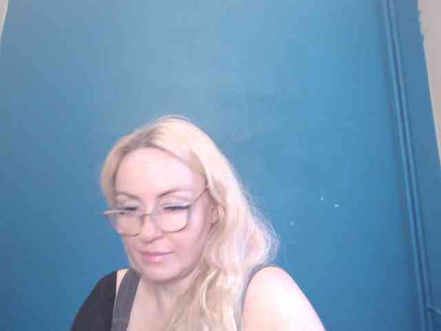 NADINNNE webcam