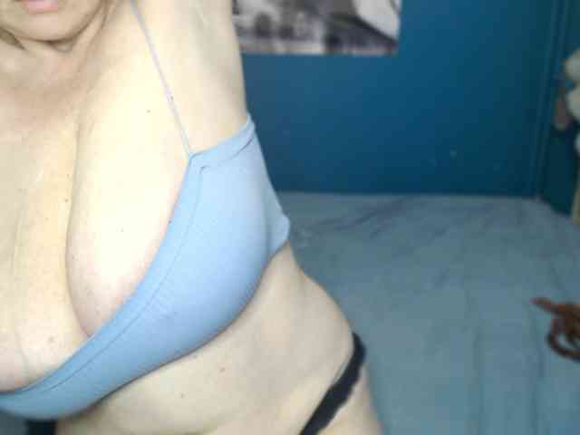 NADINNNE webcam