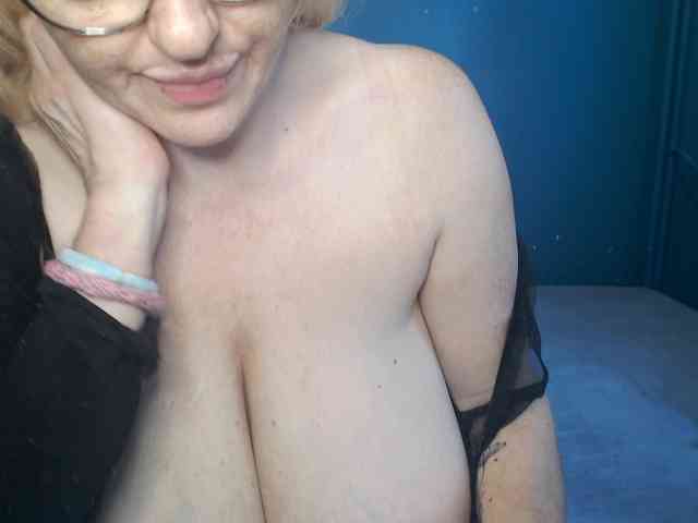 NADINNNE webcam
