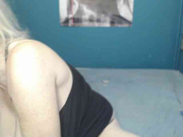 NADINNNE webcam