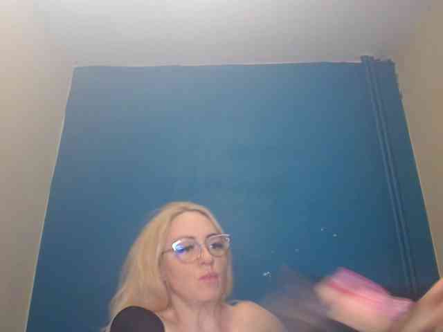 NADINNNE webcam