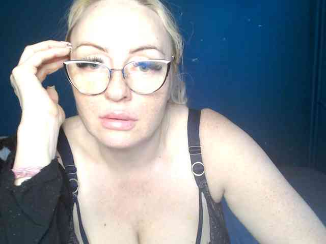 NADINNNE webcam