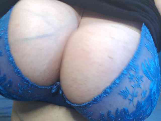 NADINNNE webcam