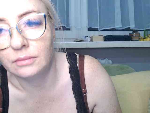 NADINNNE webcam