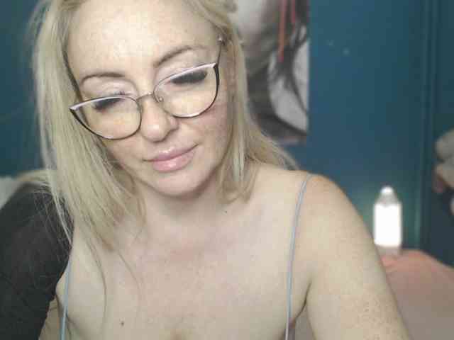 NADINNNE's webcam live show