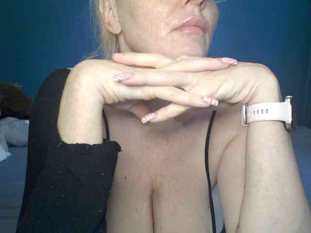 NADINNNE webcam