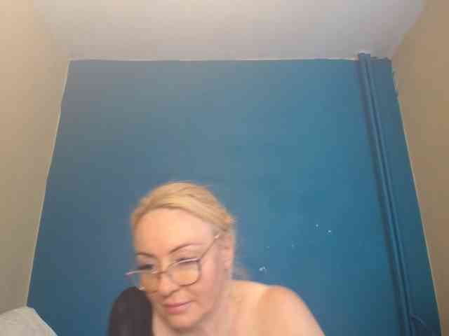 NADINNNE webcam