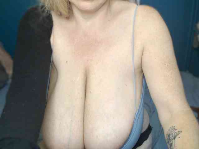 NADINNNE webcam