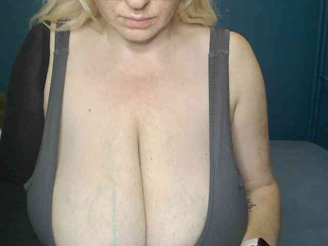 NADINNNE webcam
