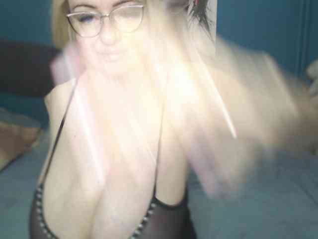 NADINNNE webcam