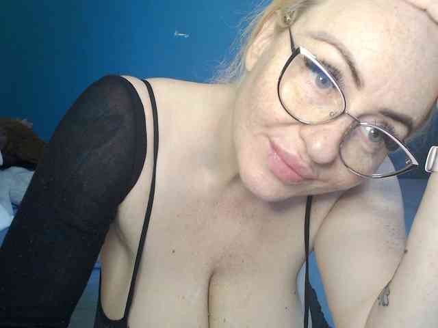 NADINNNE webcam
