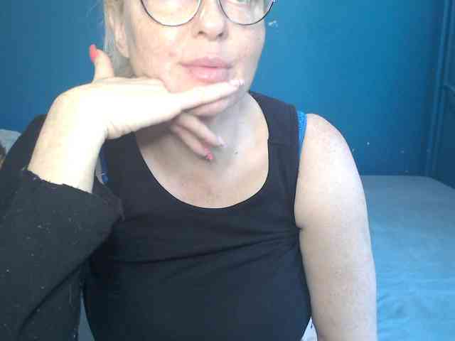 NADINNNE webcam