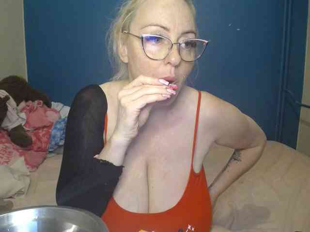 NADINNNE webcam