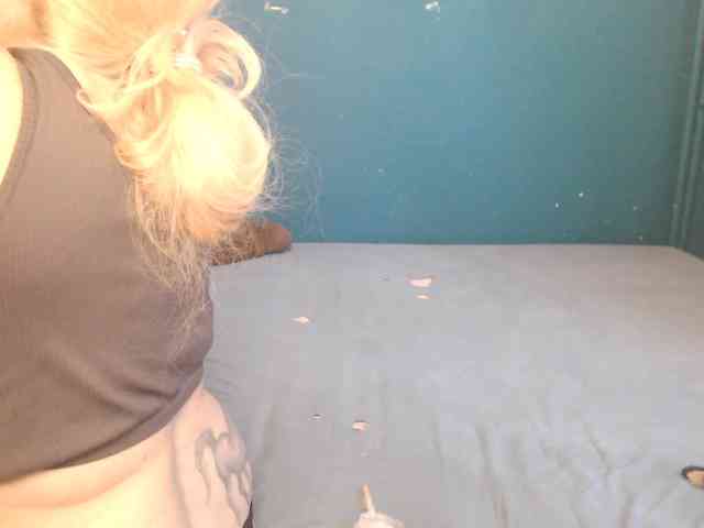 NADINNNE webcam
