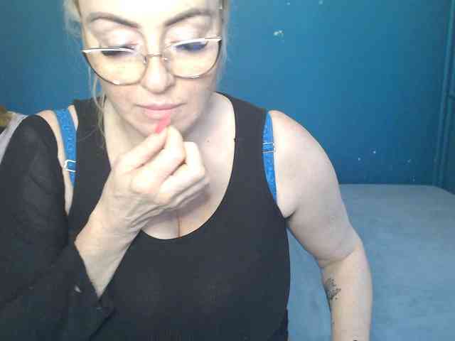 NADINNNE webcam