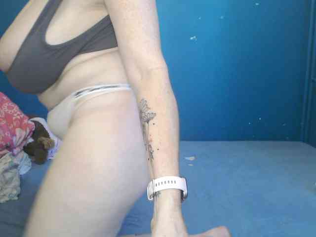 NADINNNE webcam