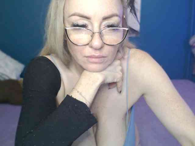 NADINNNE Live Webcam on BongaCams