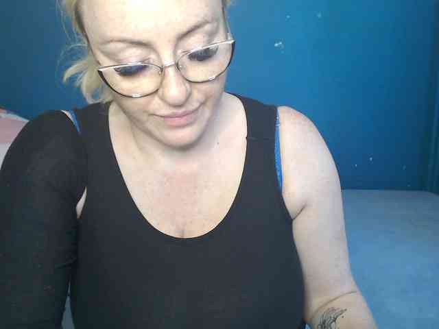 NADINNNE webcam