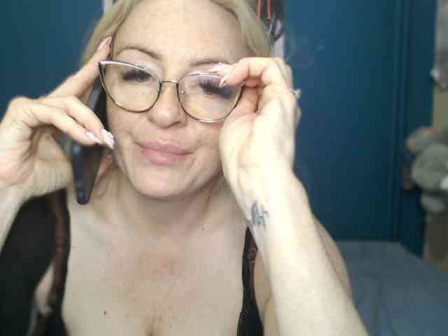 NADINNNE webcam