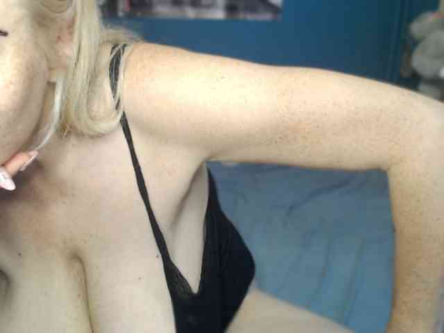NADINNNE webcam