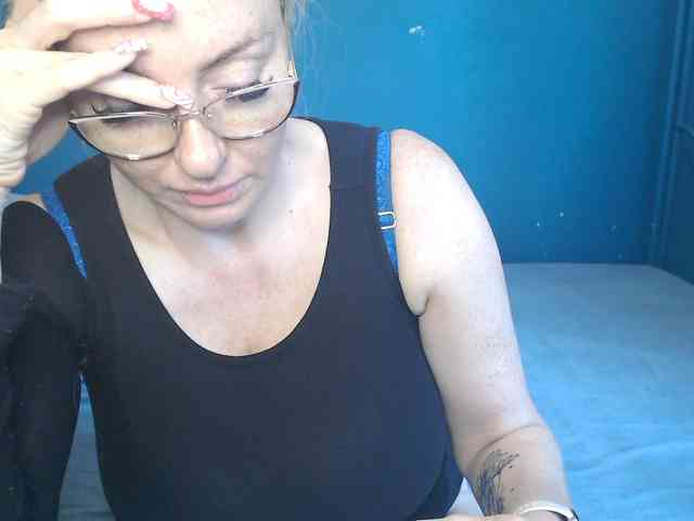 NADINNNE webcam