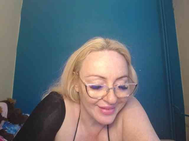 NADINNNE webcam