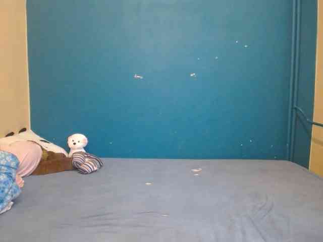 NADINNNE webcam