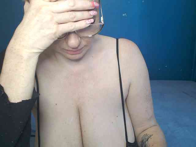 NADINNNE webcam