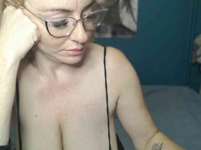 NADINNNE webcam