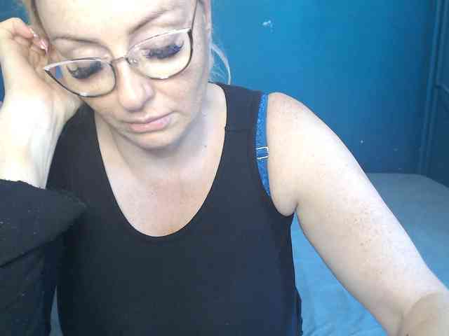 NADINNNE webcam